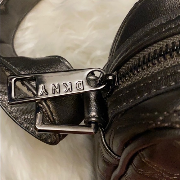 DKNY Silver Quilted Crossbody💕 - Picture 3 of 11